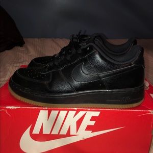 Black Air Force 1 Low (Gum Bottom)